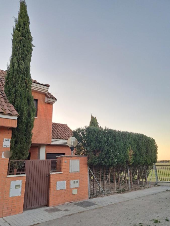 La Casa Del Cipres Villa Aldeamayor de San Martin Eksteriør bilde